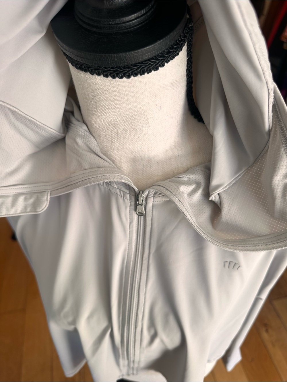 Beneunder AirLoop Lightweight Sun Protection Jacket - Picture 2 of 13